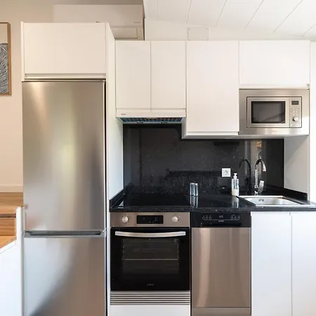 Deluxe By Castrelos Apartment *