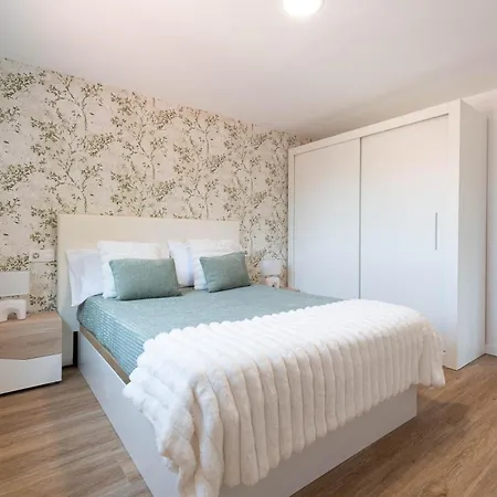 Apartment Deluxe By Castrelos