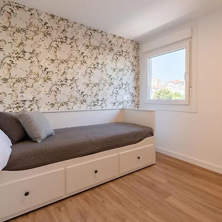Deluxe By Castrelos Apartment Vigo